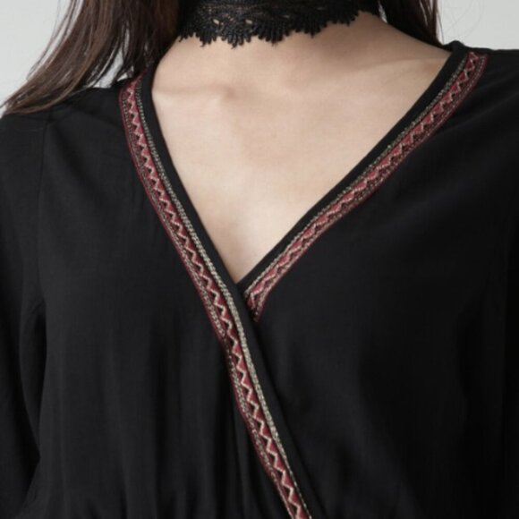 Black short romper, flowy bell sleeves with detailing all over - Picture 3 of 10